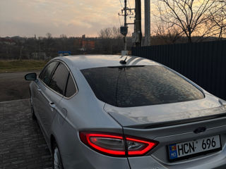 Ford Fusion foto 2