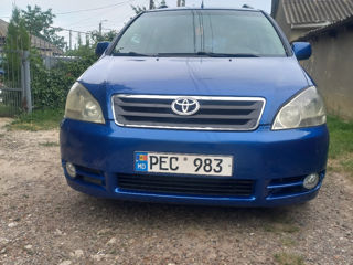 Toyota Avensis Verso foto 4