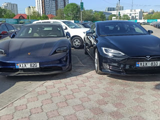 Tesla Model S foto 1