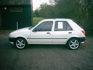 Ford Fiesta foto 1