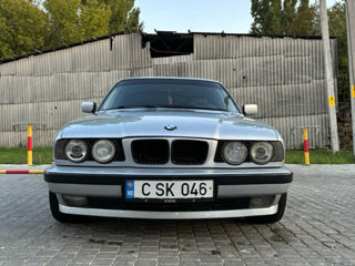 BMW 5 Series foto 2