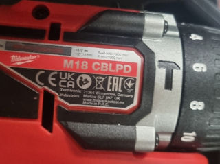 Шуруповёрт  milwaukee m18 brushles с 2 батареями на 5 ампера, зарядное  и кейс foto 4