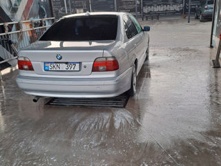 BMW 5 Series foto 4