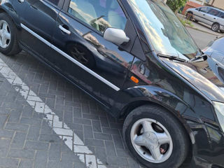 Ford Fiesta foto 4