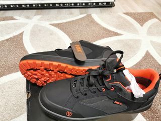 fox black & orange trainers