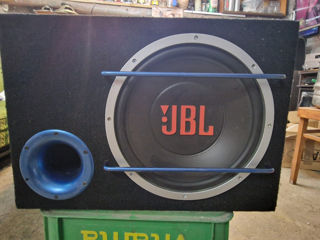 Subwoofer JbL în stare buna +amplificator.