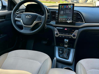 Hyundai Elantra foto 4