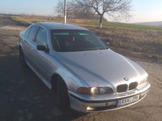 BMW 5 Series foto 2