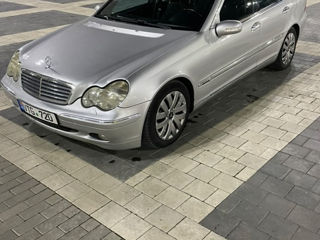 Mercedes C-Class foto 9