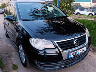 Volkswagen Touran foto 1