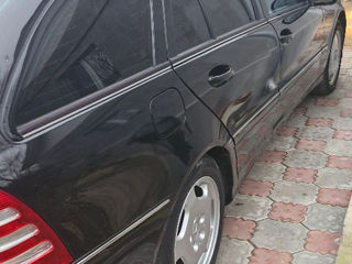 Mercedes C-Class foto 3