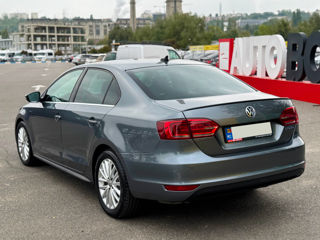 Volkswagen Jetta foto 8