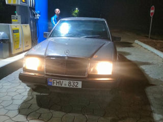 Mercedes Series (W124) foto 2