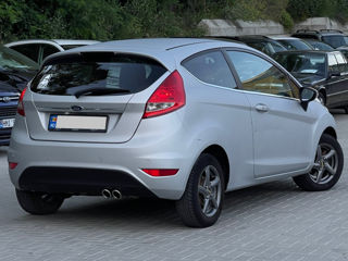 Ford Fiesta foto 3