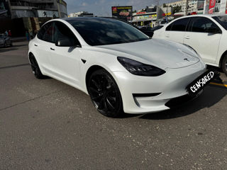 Tesla Model 3 foto 2