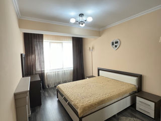 Apartament cu 2 camere, 70 m², Buiucani, Chișinău foto 3