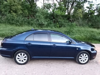 Toyota Avensis foto 1