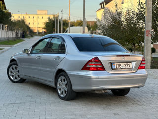 Mercedes C-Class foto 5