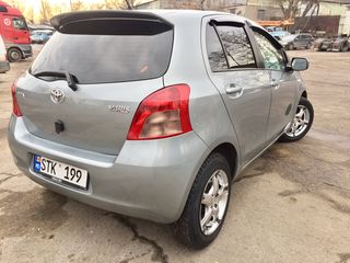 Toyota Yaris foto 3