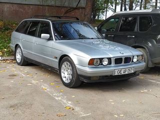 BMW 5 Series foto 4