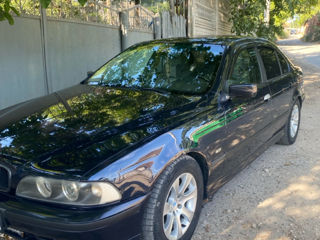 BMW 5 Series foto 2