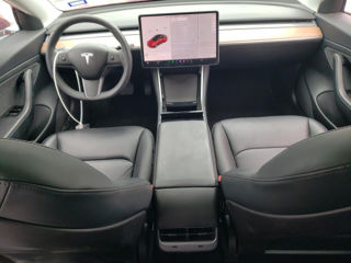 Tesla Model 3 foto 9