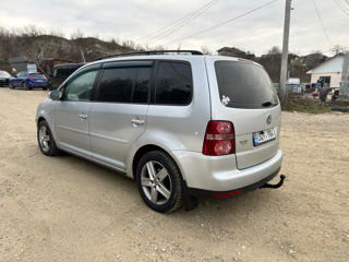 Volkswagen Touran foto 4