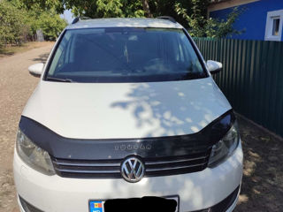 Volkswagen Touran foto 1