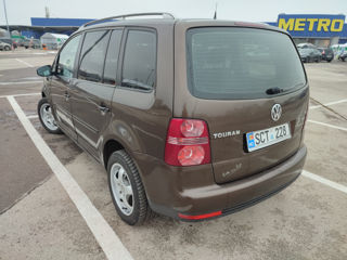 Volkswagen Touran foto 3