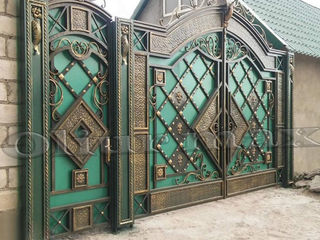 Porți,  balustrade,garduri, copertine, gratii, uși metalice și alte confecții din fier forjat.