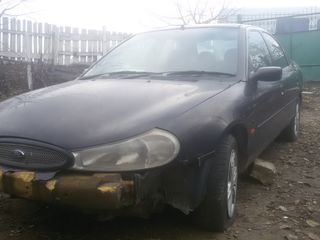 Ford Mondeo foto 1