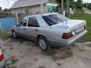 Mercedes Series (W124)