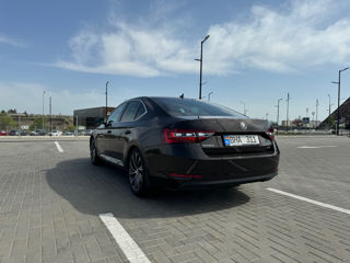 Skoda Superb foto 2