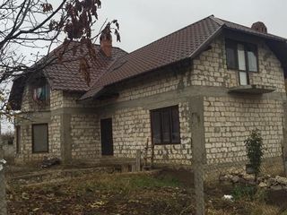 Se vinde casa in centrul Dumbravei! foto 1