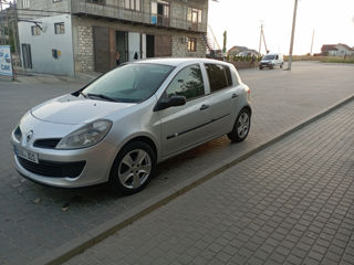 Renault Clio foto 2