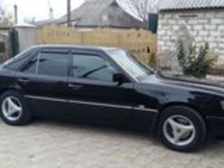 Mercedes Series (W124) foto 3