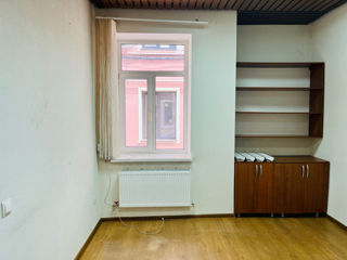 Camere separate (130m2) de inchiriat intr-o cladire de birouri, in centru, str. A. Sciusev- B.Bodoni