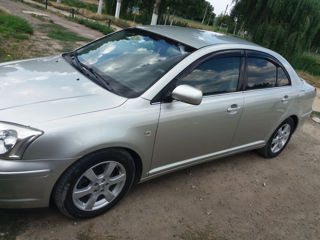 Toyota Avensis foto 2