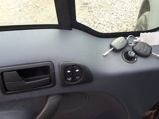 Ford Transit Connect foto 1