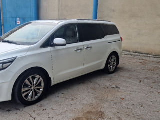 KIA Carnival foto 2