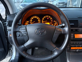 Toyota Avensis foto 11