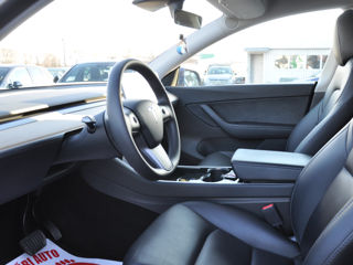 Tesla Model Y foto 11