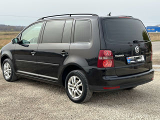 Volkswagen Touran foto 4