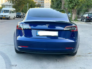 Tesla Model 3 foto 4