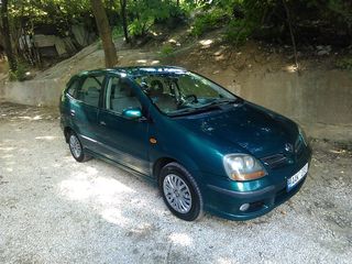 Nissan Almera Tino foto 2