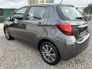 Toyota Yaris foto 2