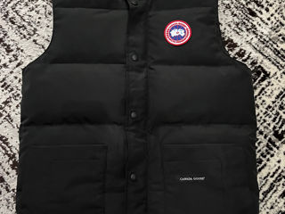 Vând Canada Goose