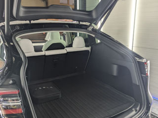 Tesla Model Y foto 7