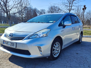 Toyota Prius v