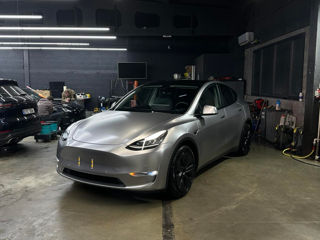 Tesla Model Y foto 2